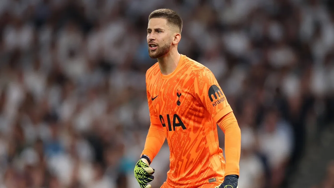Kiper Tottenham