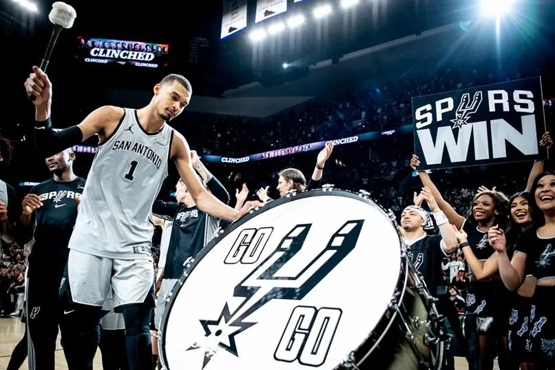 Spurs Pastikan Tiket Playoff Setelah Absen Sejak 2019 - sumber: (mainbasket)
