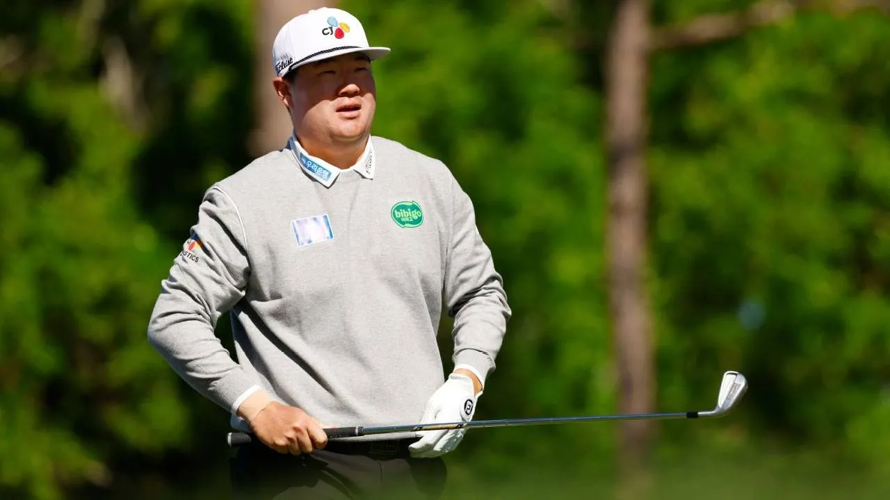 Sungjae Im unggul satu pukulan atas Brandt Snedeker setelah menampilkan permainan solid yang ditandai dua eagle, enam birdie, dan dua bogey. (Foto: Golf Digest)