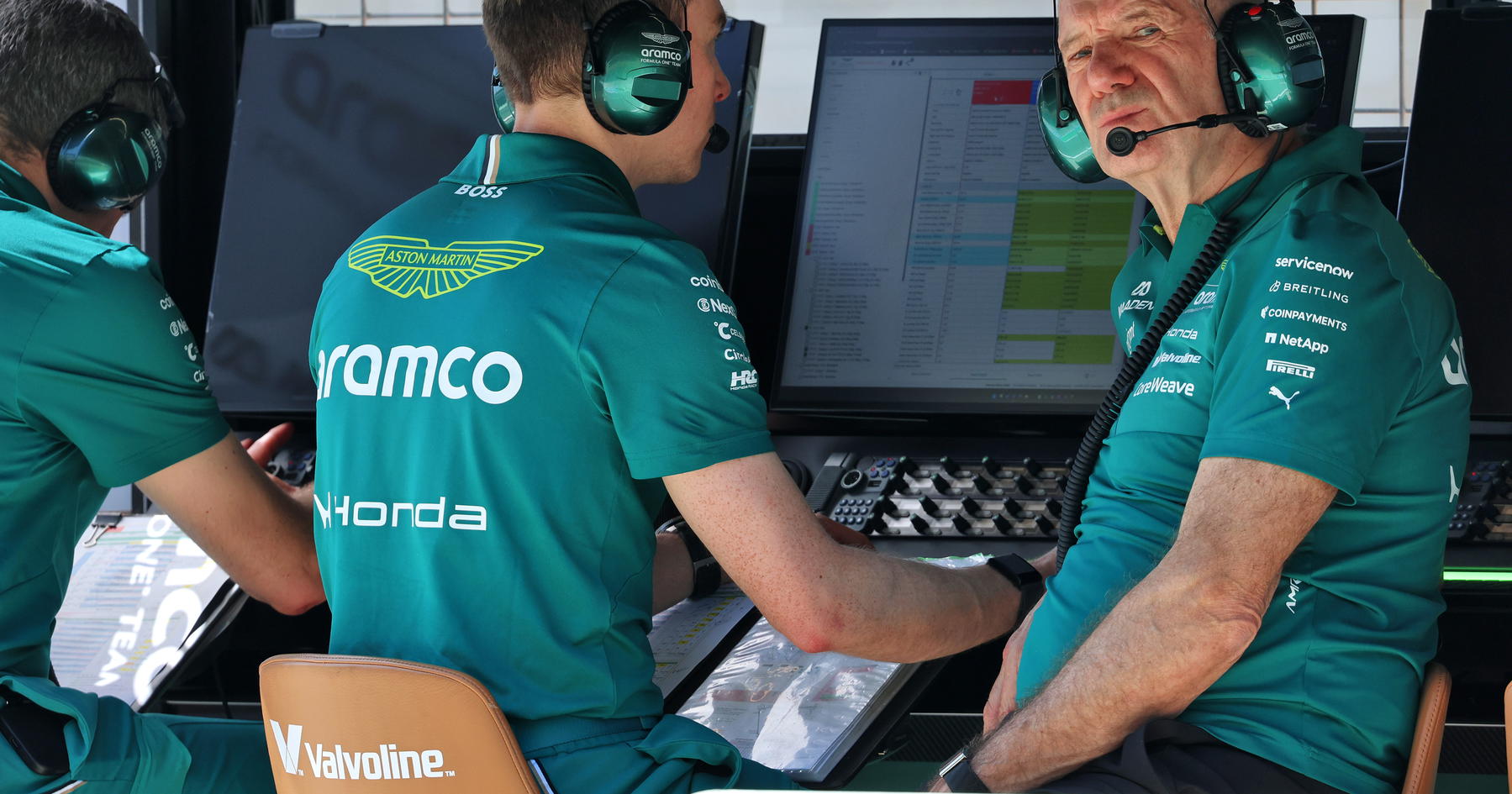 Adrian Newey Pertimbangkan Mundur dari Aston Martin
