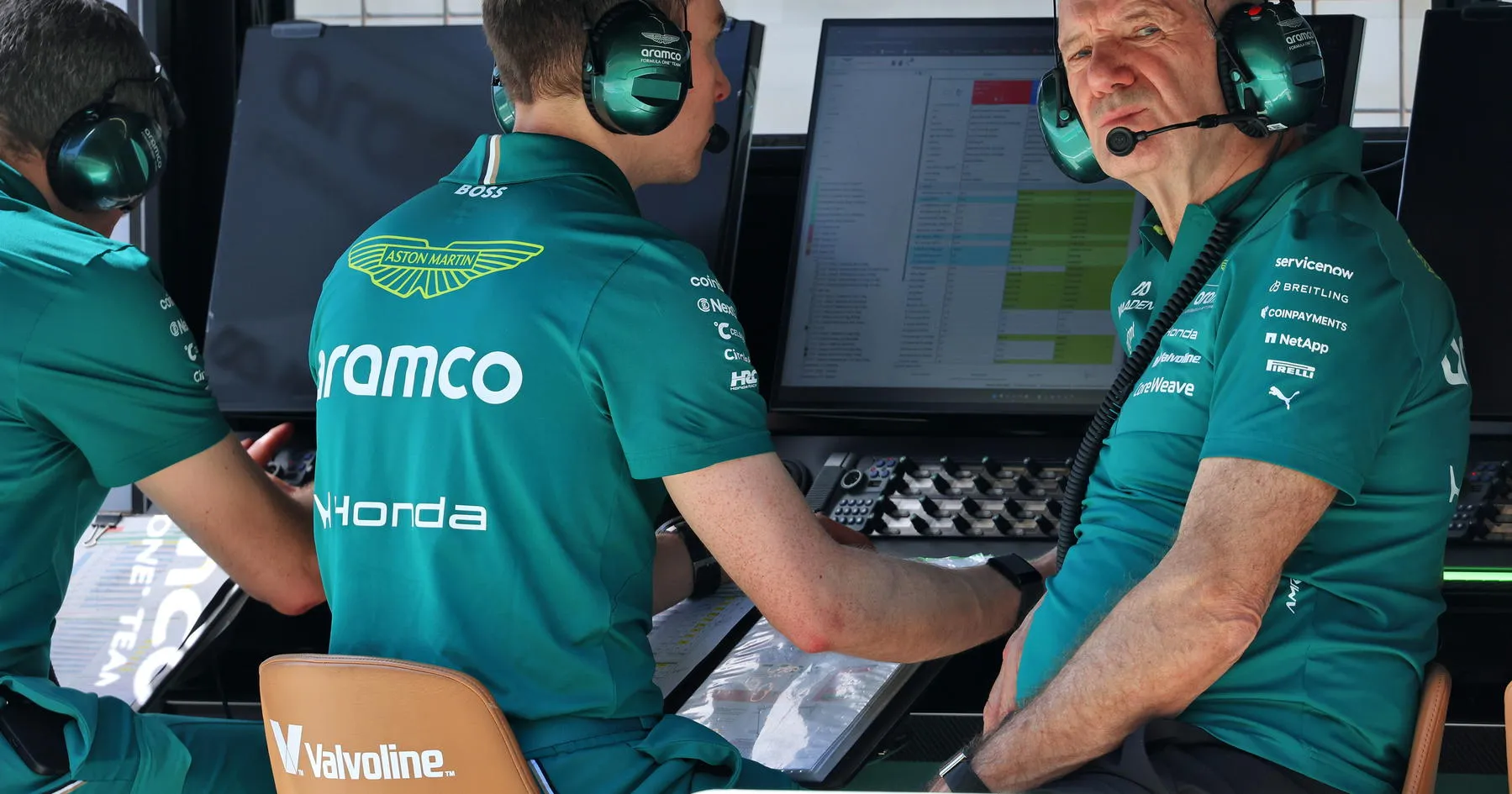 Adrian Newey Pertimbangkan Mundur dari Aston Martin