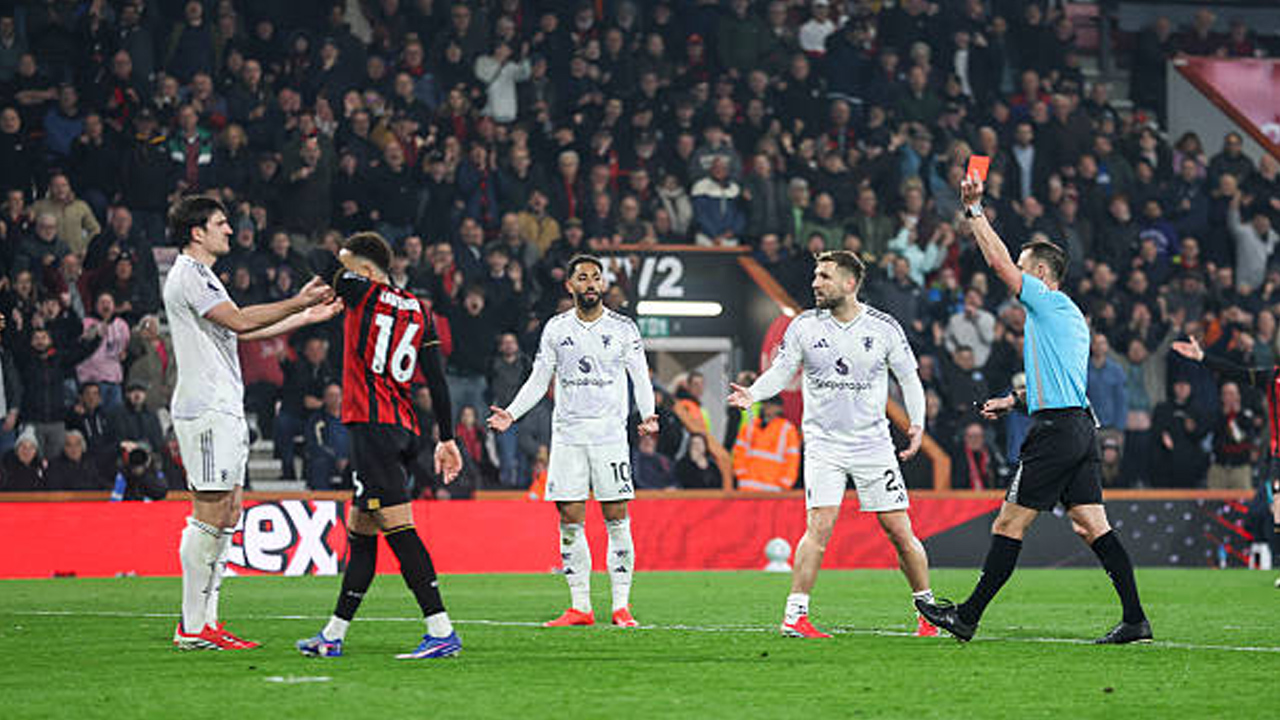 Drama Wasit: Penalti Amad Diallo Diabaikan, Harry Maguire Kena Kartu Merah