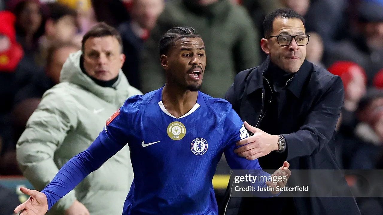 Liam Rosenior nilai Jorrel Hato bisa jadi pemain top di Chelsea