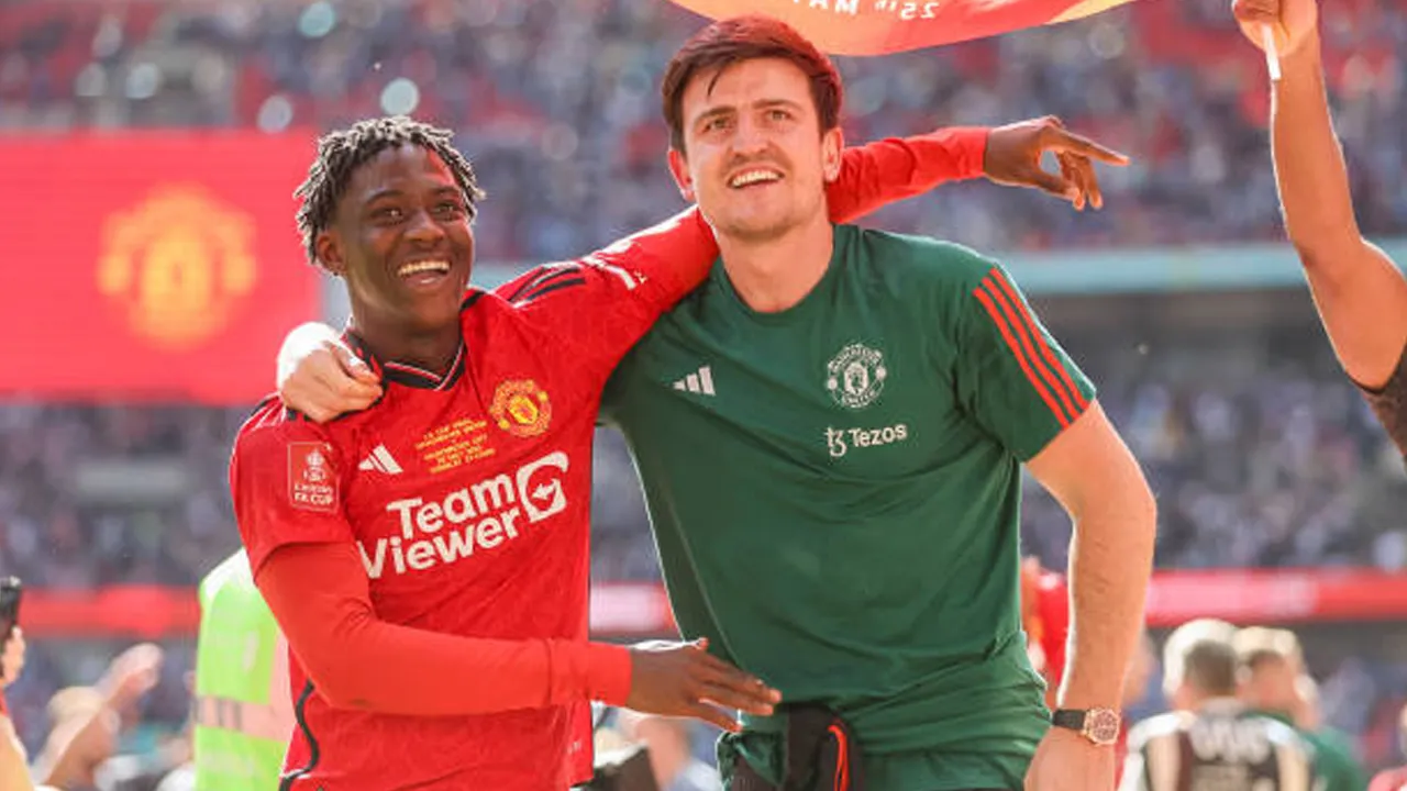 Manchester United Naikkan Gaji Kobbie Mainoo, Harry Maguire Bertahan