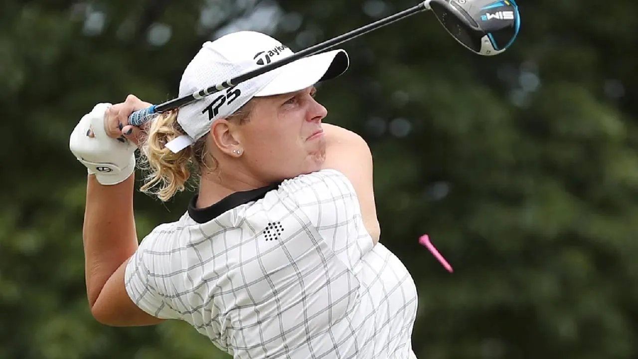 Hailey Davidson menilai perubahan kebijakan gender yang diadopsi untuk kompetisi 2025 dan seterusnya telah secara tidak sah menghalanginya tampil di ajang putri. (Foto: Golf Digest)