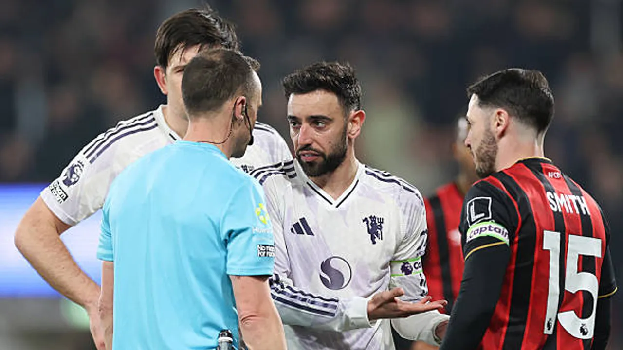 VAR Dianggap Tak Konsisten, Laga Manchester United Penuh Keputusan Kontroversi