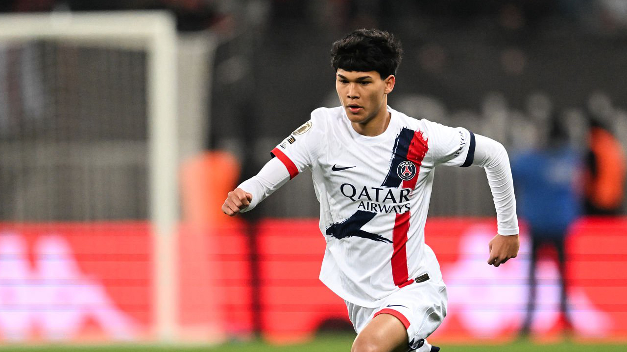 Dro Fernandez Rayakan Gol Perdana dalam Kemenangan Telak PSG atas Nice