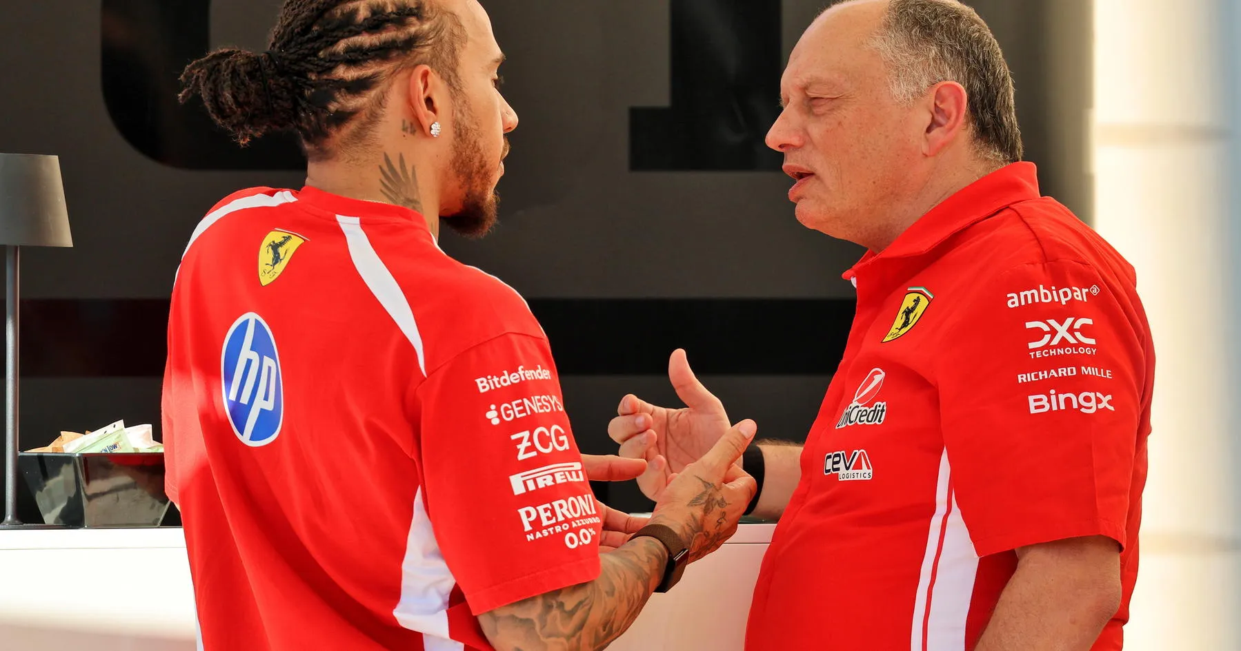 Ferrari: Hubungan dengan Hamilton Membaik Usai Awal Sulit - sumber: (racingnews365)