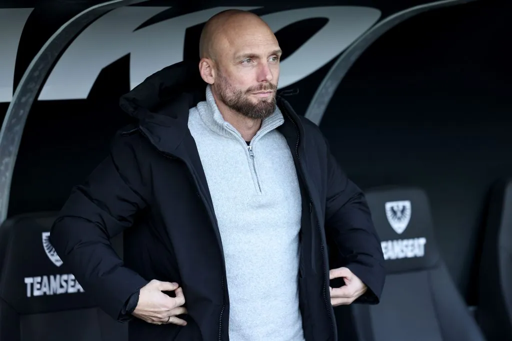 Dortmund Tunjuk Nils - sumber: (getfootballnewsgermany)