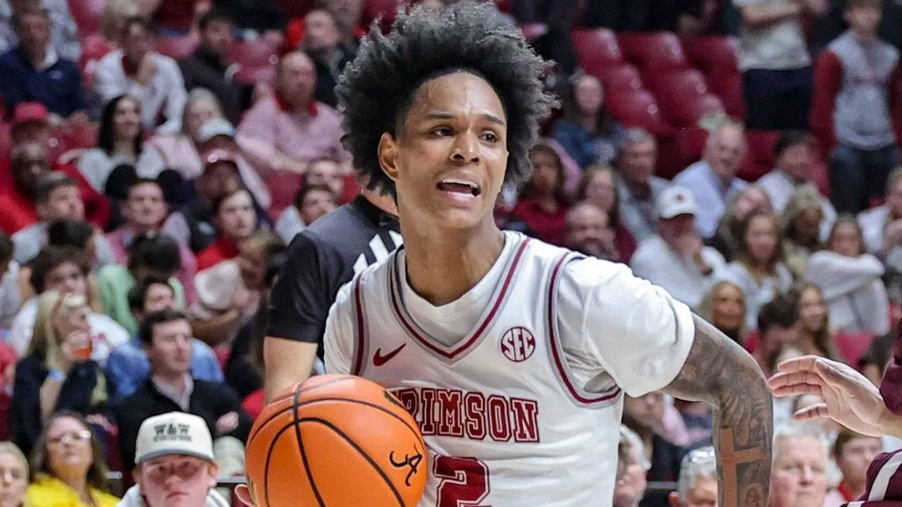 Aden Holloway sebelumnya dipisahkan dari tim dan dikeluarkan dari kampus setelah polisi menemukan 2,1 pon ganja di apartemennya. (Foto: AP)