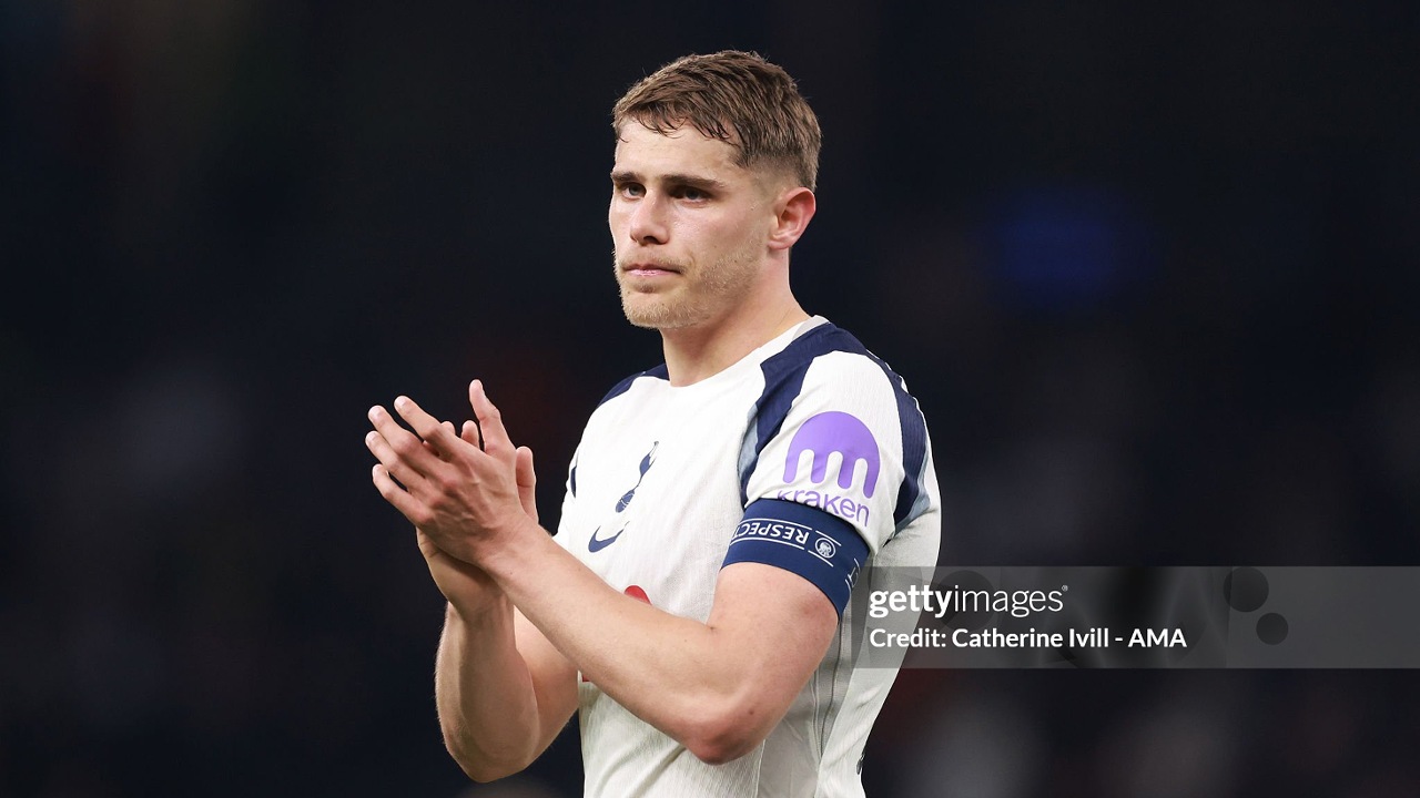 Joe Cole Desak Chelsea Rekrut Micky van de Ven dari Tottenham