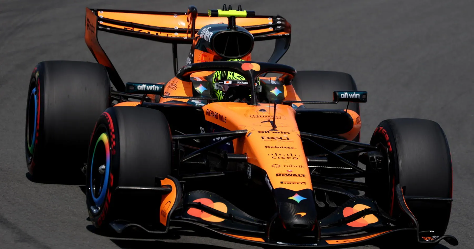 McLaren Ungkap Perbedaan Kunci dalam Upaya Ulangi Sukses - sumber: (racingnews365)