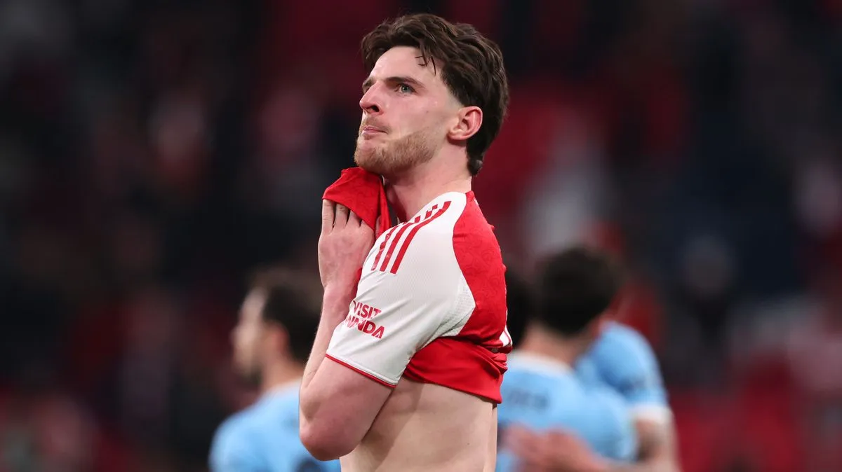 Rice dan Gabriel Tak Sanggup Lihat City Angkat Trofi - sumber: (footballlondon)