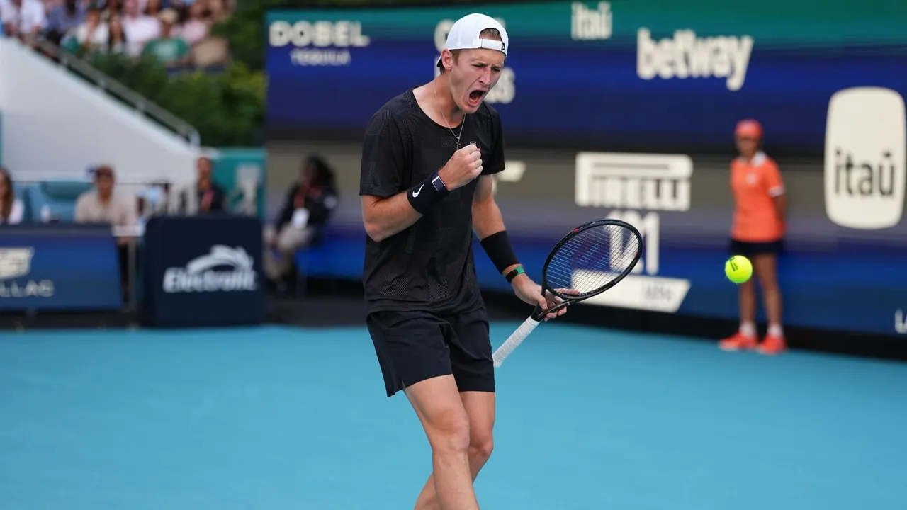 Sebastian Korda Bungkam Carlos Alcaraz Usai Ambil Jalan Berliku Di Miami