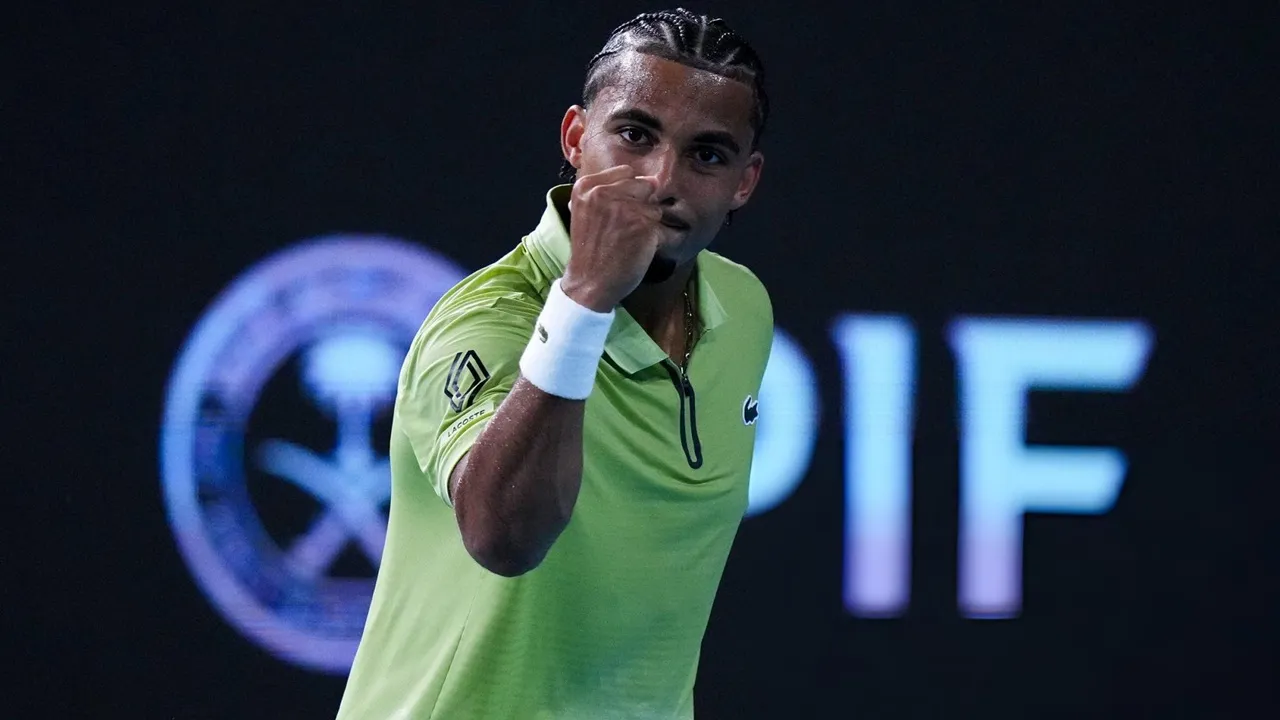 Stefanos Tsitsipas Jadi Korban Keganasan Arthur Fils Di Miami