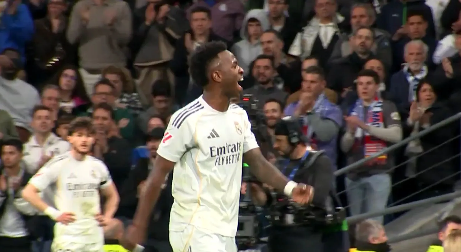 Vinicius dan Simeone Berbalas Sindiran di Derby Madrid - sumber: (footballespana)