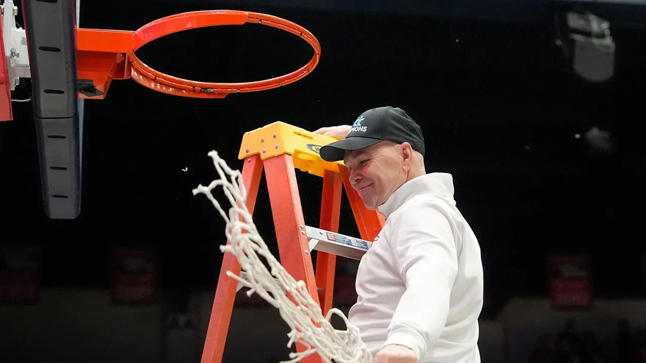 Arizona State Merekrut Randy Bennett sebagai Pelatih