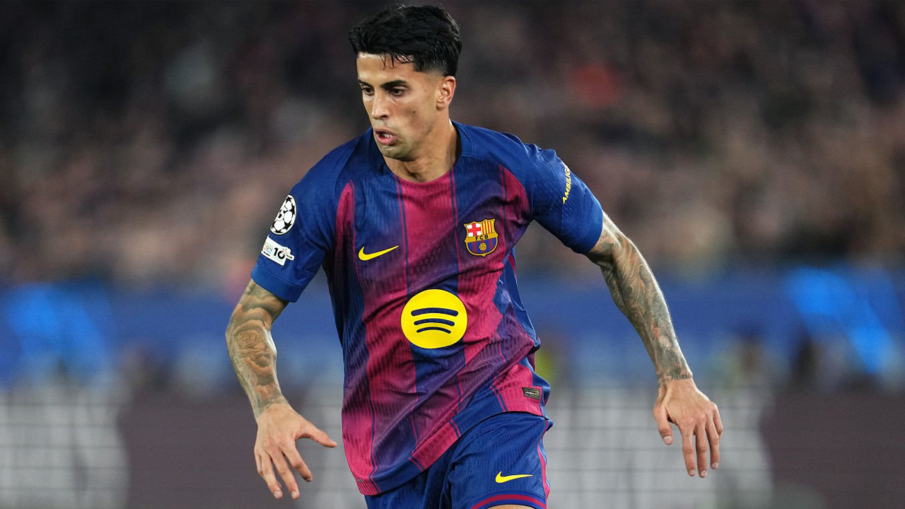 Hansi Flick Minta Barcelona Pertahankan Joao Cancelo Musim Depan
