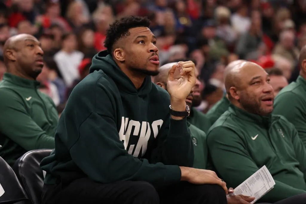 Bucks Ditegur NBPA Terkait Rencana Istirahatkan Giannis - sumber: (mainbasket)