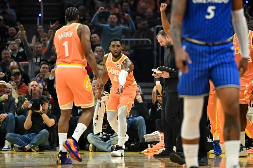 Dominasi Mitchell dengan 42 Poin Tak Terbendung oleh Magic - sumber: (mainbasket)