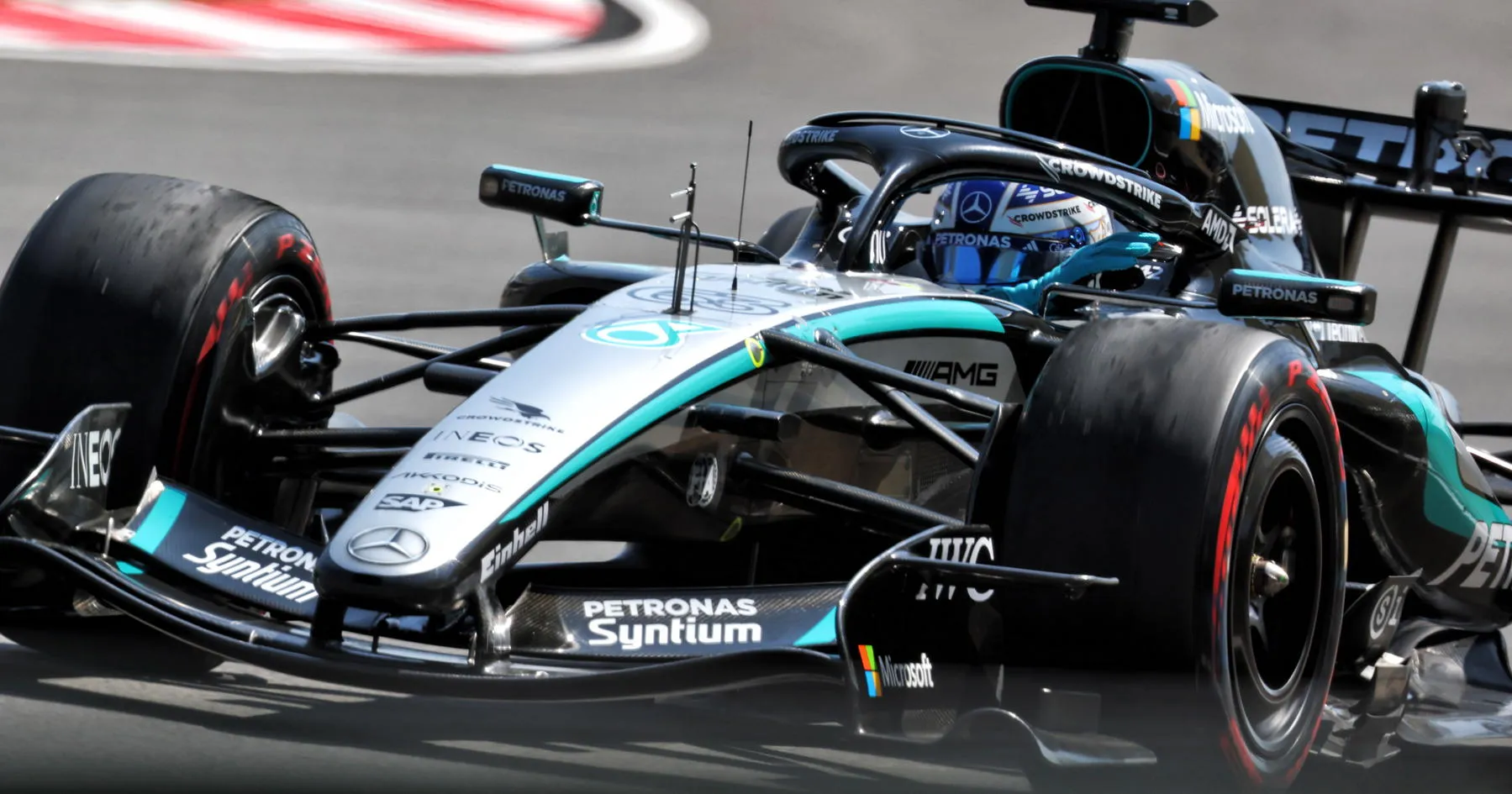 Inilah Cara Kerja Trik Sayap Depan Mercedes - sumber: (racingnews365)