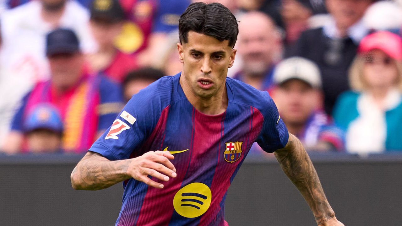 Jalan Barcelona Permanenkan Joao Cancelo Bisa Lewat Casado
