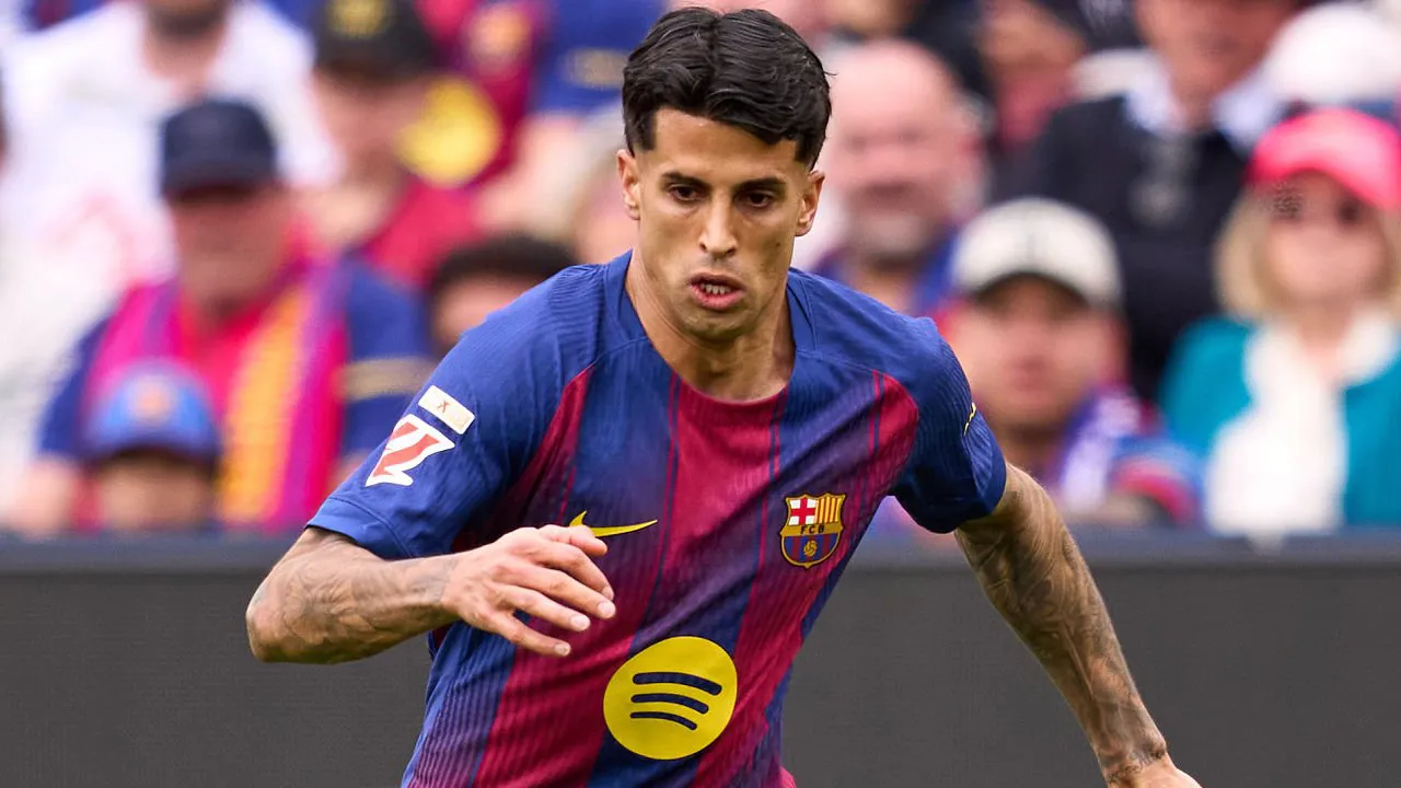 Jalan Barcelona Permanenkan Joao Cancelo Bisa Lewat Casado