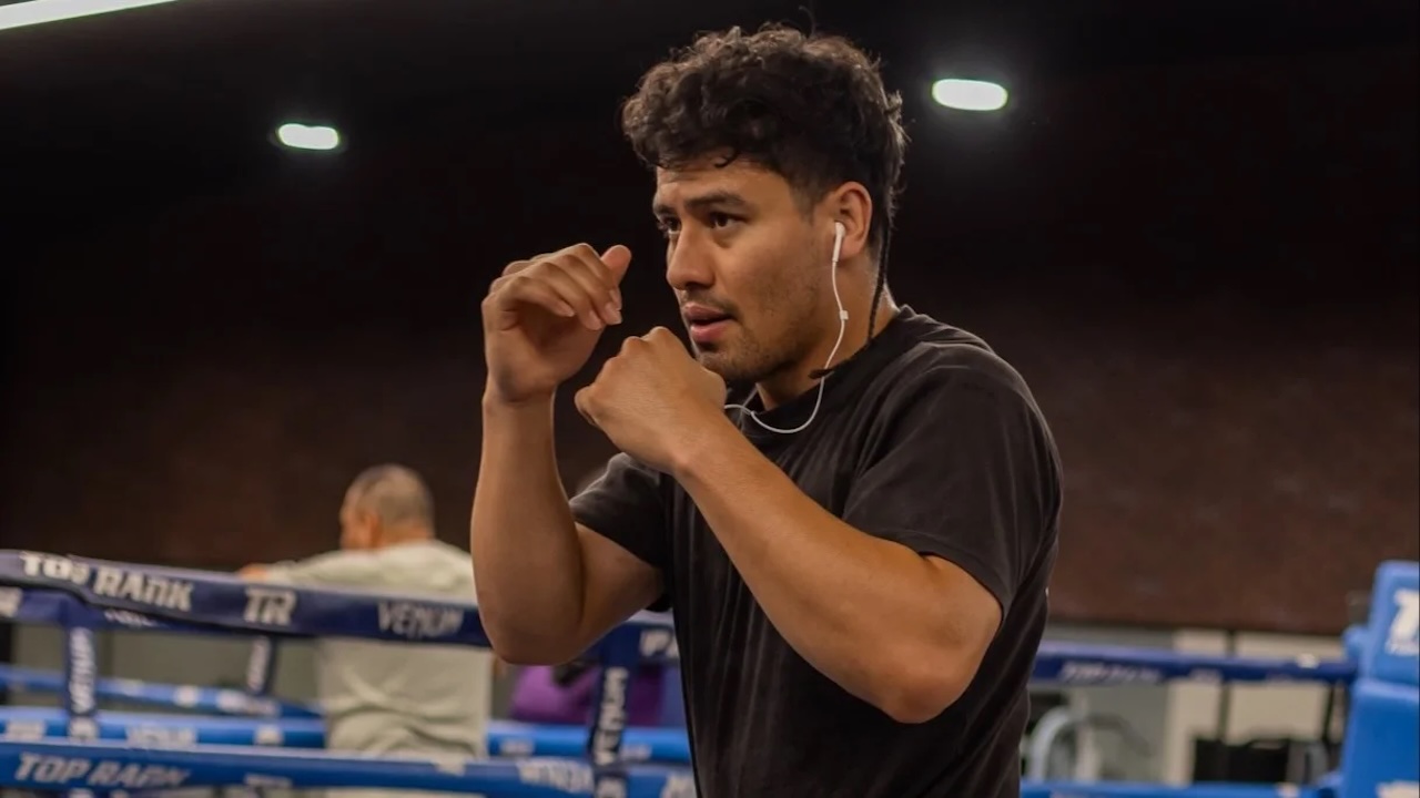 Lester Martinez Bidik Canelo Usai Rebut Gelar Interim