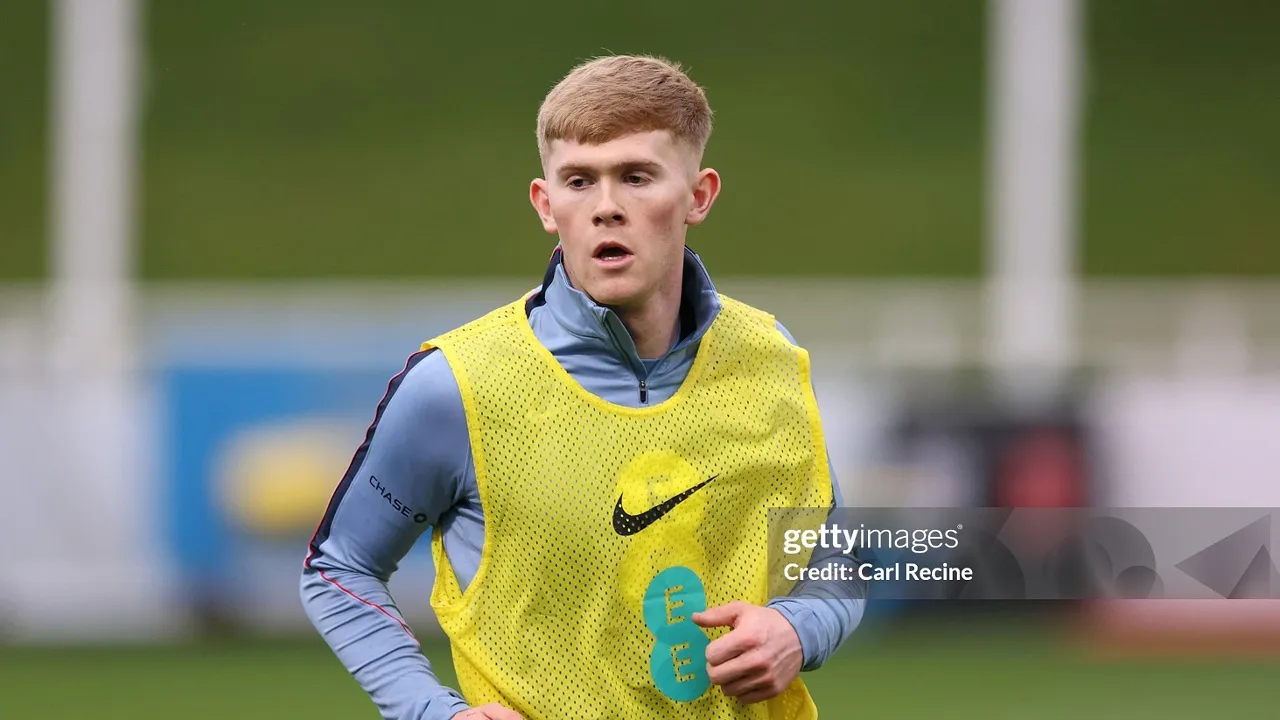 Lewis Hall Tegaskan Masa Lalu Tak Jamin Tempat di Timnas Inggris