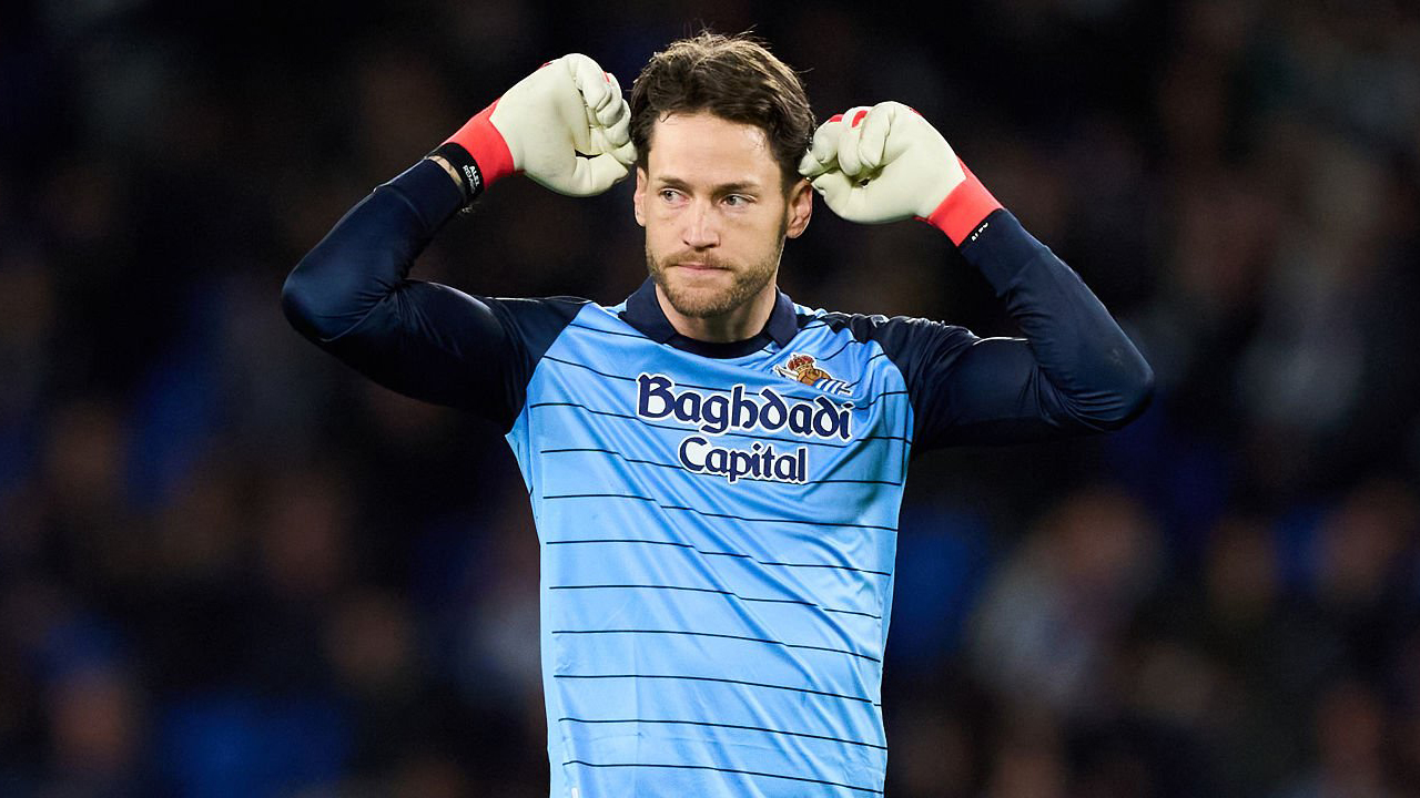 Alex Remiro Beri Respons Diplomatis Soal Spekulasi Transfer ke Barcelona