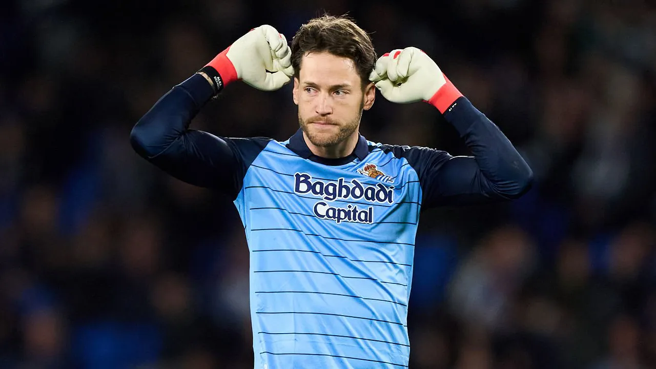 Alex Remiro Beri Respons Diplomatis Soal Spekulasi Transfer ke Barcelona