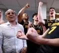 Emosi Pelatih Ben McCollum Jadi Motivasi Iowa Hawkeyes Menuju Sweet 16