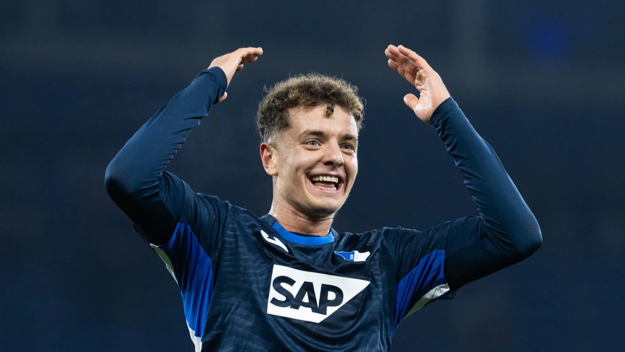 Fisnik Asllani Jadi Target Dortmund untuk Gantikan Serhou Guirassy