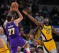 Lakers Unggul 137-130 atas Pacers, Doncic Cetak 43 Poin