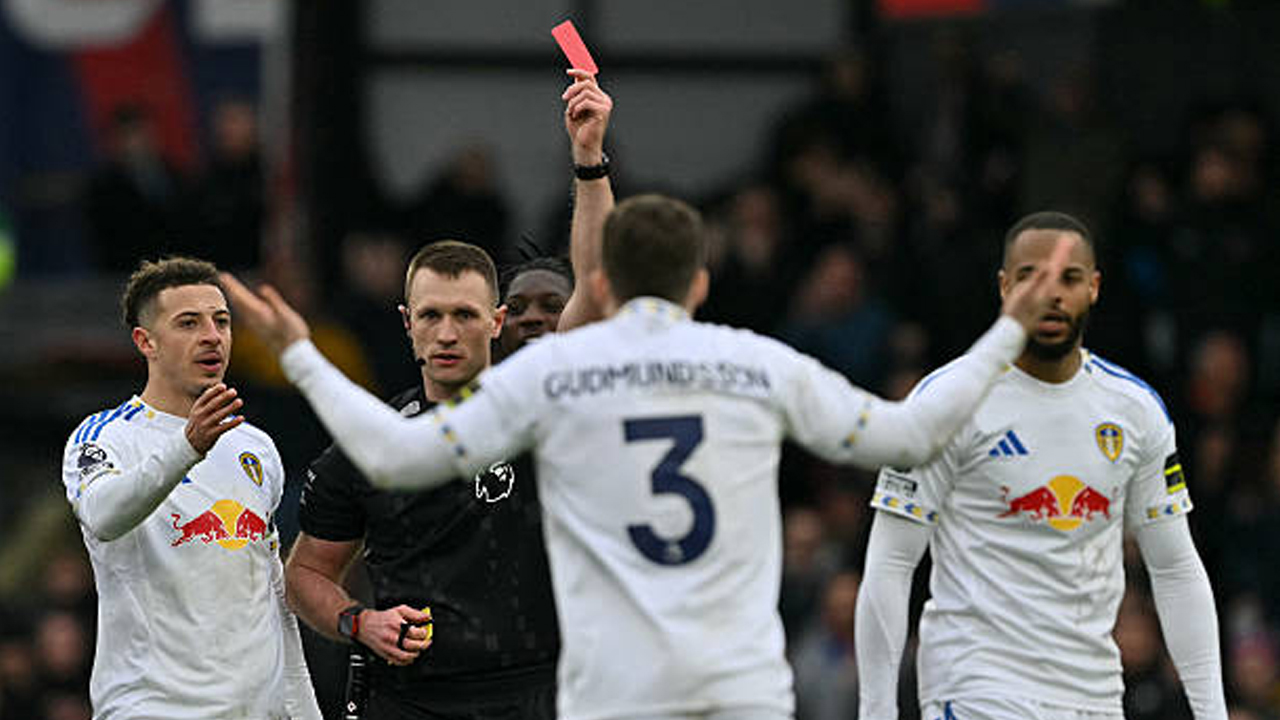 Leeds Dirugikan, Panel PL Akui Gabriel Gudmundsson Tak Layak Dikartu Merah