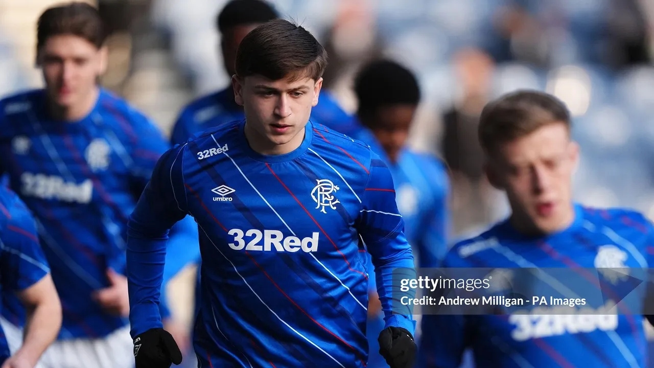 Mikey Moore Ingin Bertahan di Rangers, Tunggu Keputusan Tottenham