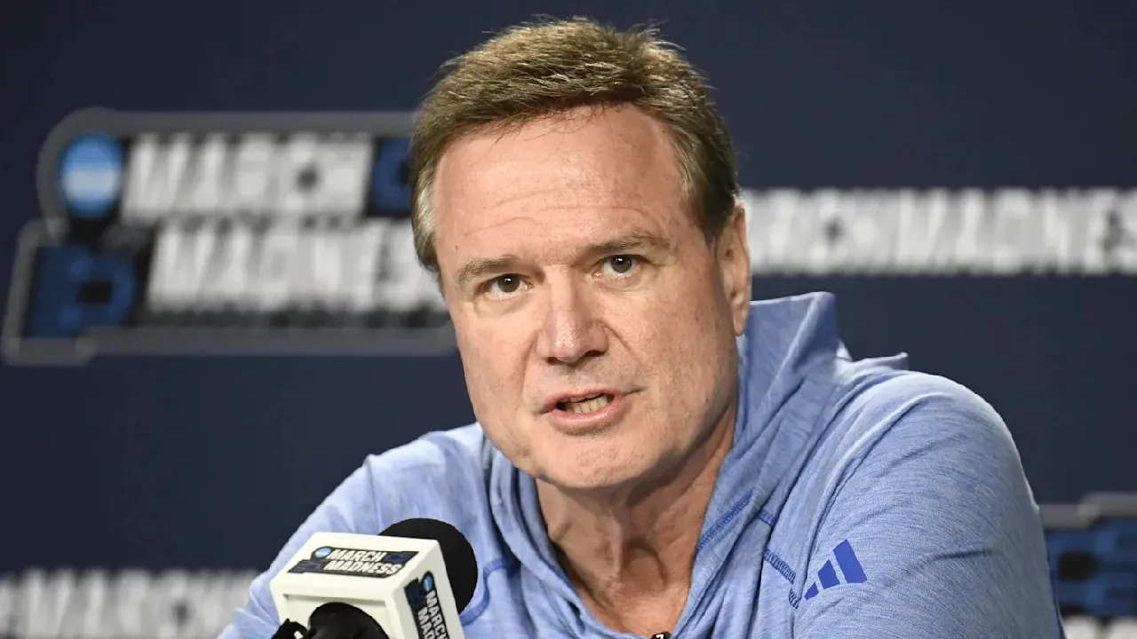 Pelatih Bill Self Bantah Rumor Dirinya Pensiun dari Kansas Jayhawks