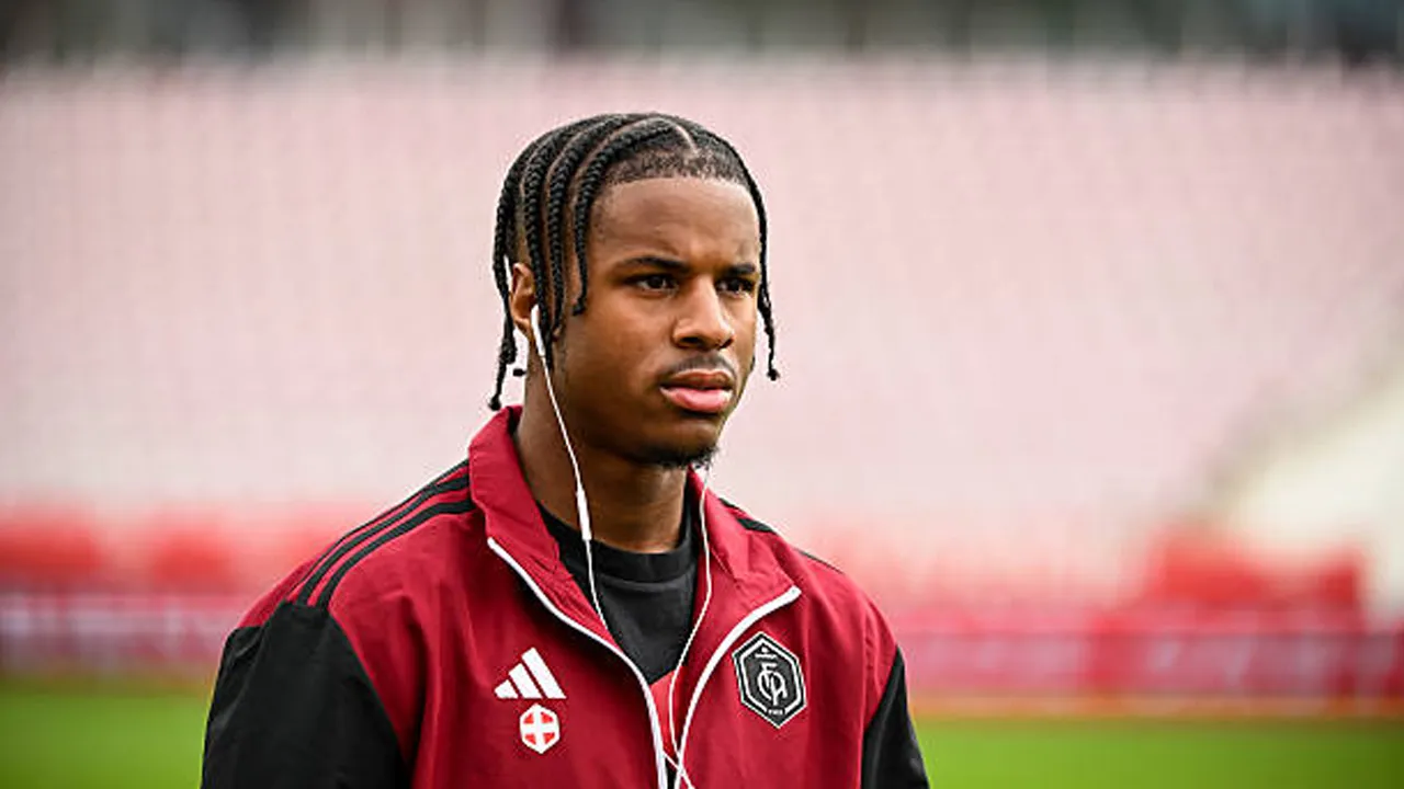 Triston Rowe Sukses di Prancis, Bek Aston Villa Menarik Minat Banyak Klub