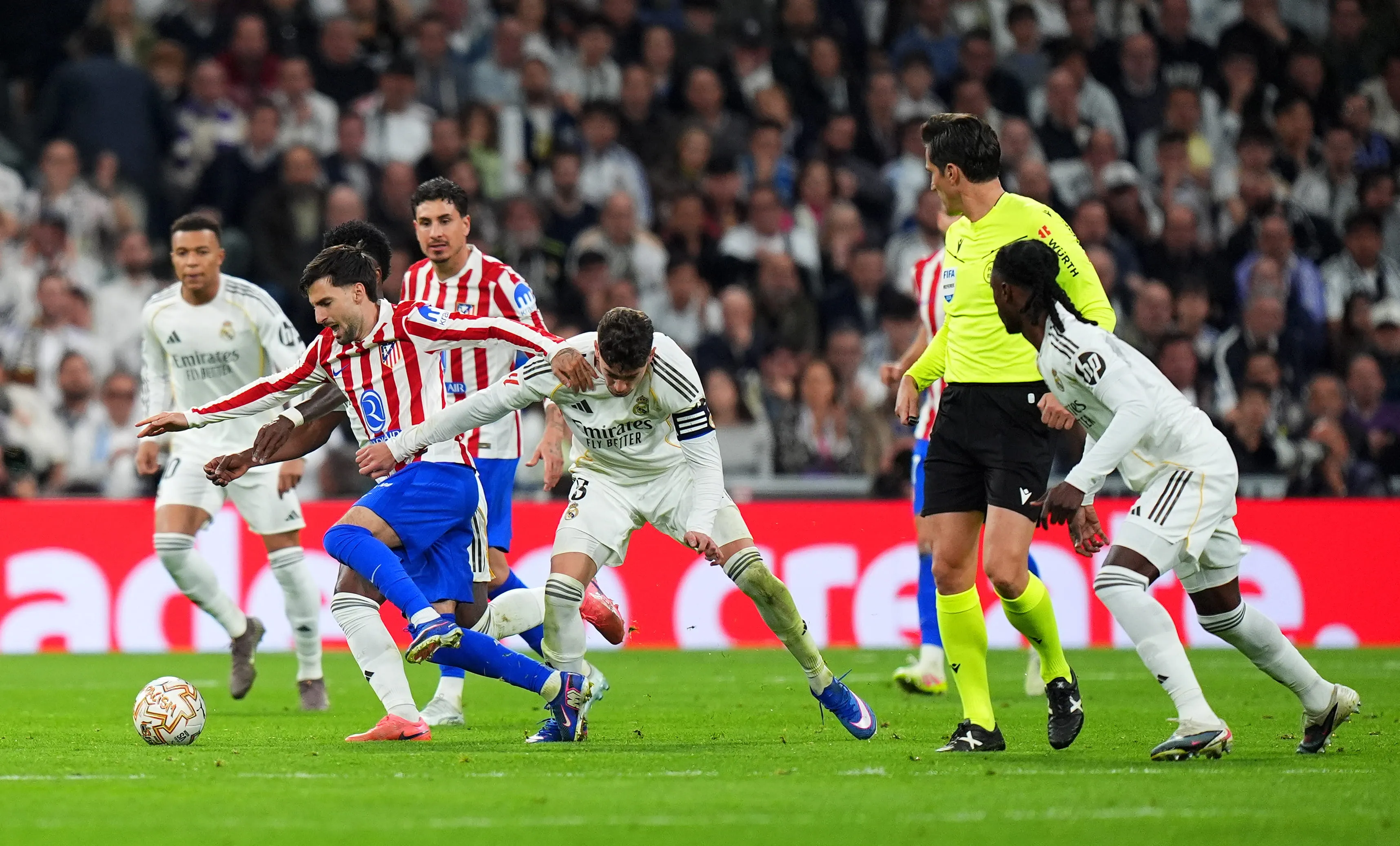 Atletico Madrid Kritik Sanksi Fede Valverde - sumber: (footballespana)