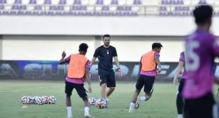 Carlos Pena Tekankan Pentingnya Komitmen Penuh di Setiap Pertandingan