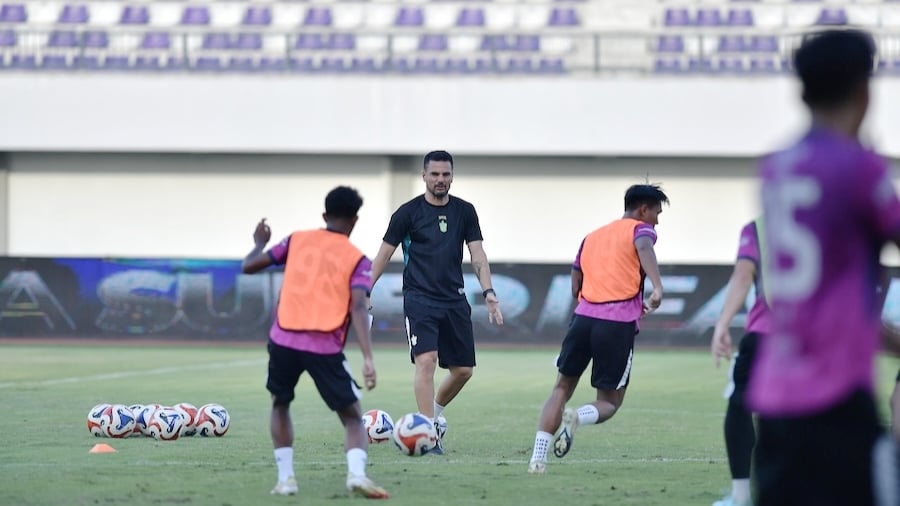 Carlos Pena Tekankan Pentingnya Komitmen Penuh di Setiap Pertandingan