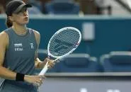 Iga Swiatek Cari ‘Kecocokan’ Dengan Mantan Pelatih Emma Raducanu