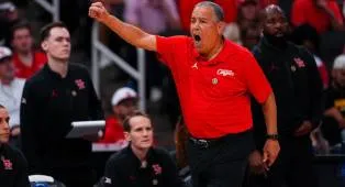 Kelvin Sampson Bahas Masa Depan Usai Houston Cougars Tersingkir
