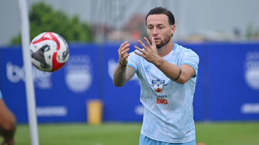 Marc Klok Siap Tampil Lebih Fit untuk Persib Pasca Jeda Internasional - sumber: (ileagueid)