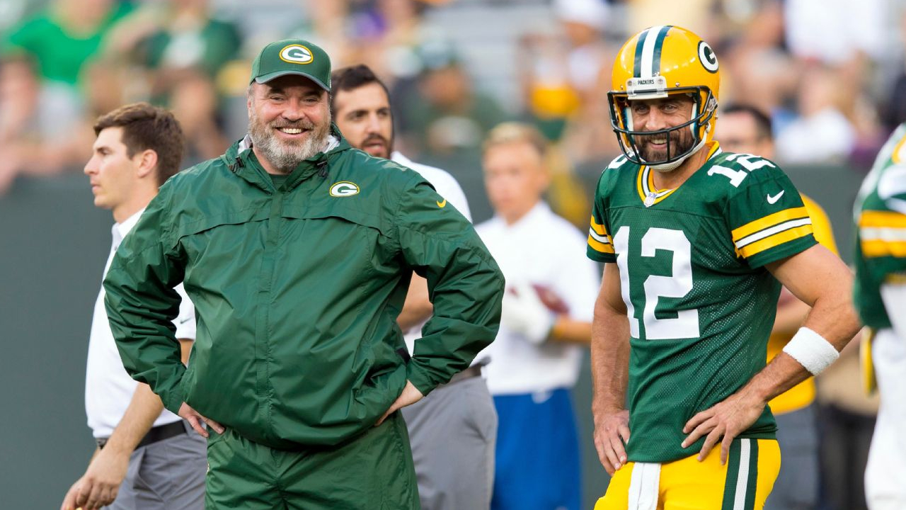 Pelatih Mike McCarthy Sambut Peluang Reuni Aaron Rodgers di Steelers