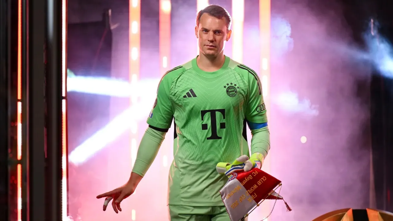 Pelatih Veteran Jerman Bandingkan Manuel Neuer dengan Messi & CR7