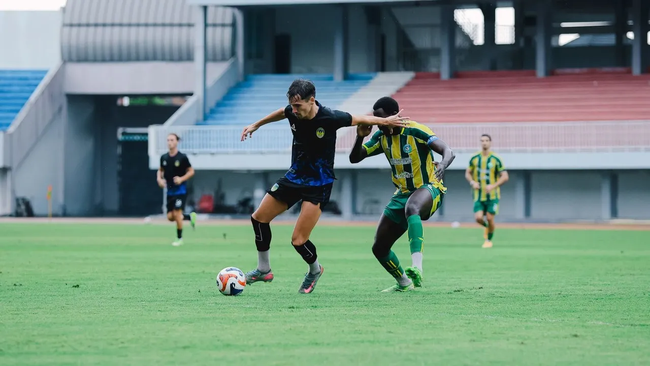 Laga uji tanding PSIM Jogja kontra PSBS Biak