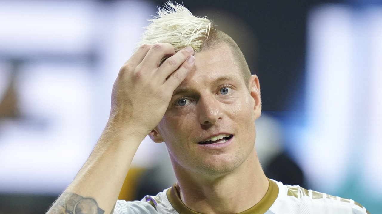 Toni Kroos Buka Suara Mengenai Alasan Pensiun Cepat