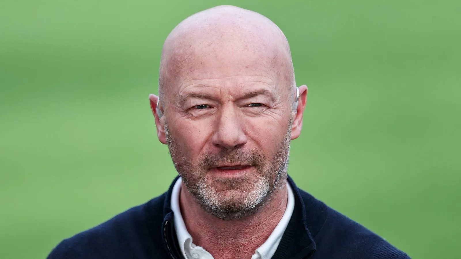 Alan Shearer Alami Cedera Serius Akibat Kecelakaan Sepeda - sumber: (givemesport)