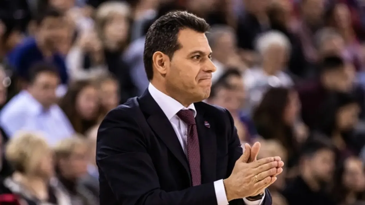 Dimitris Itoudis Kritik Pertahanan Hapoel Tel Aviv